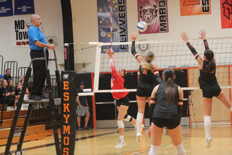 Eskymos defeat Sentinels in volleyball action